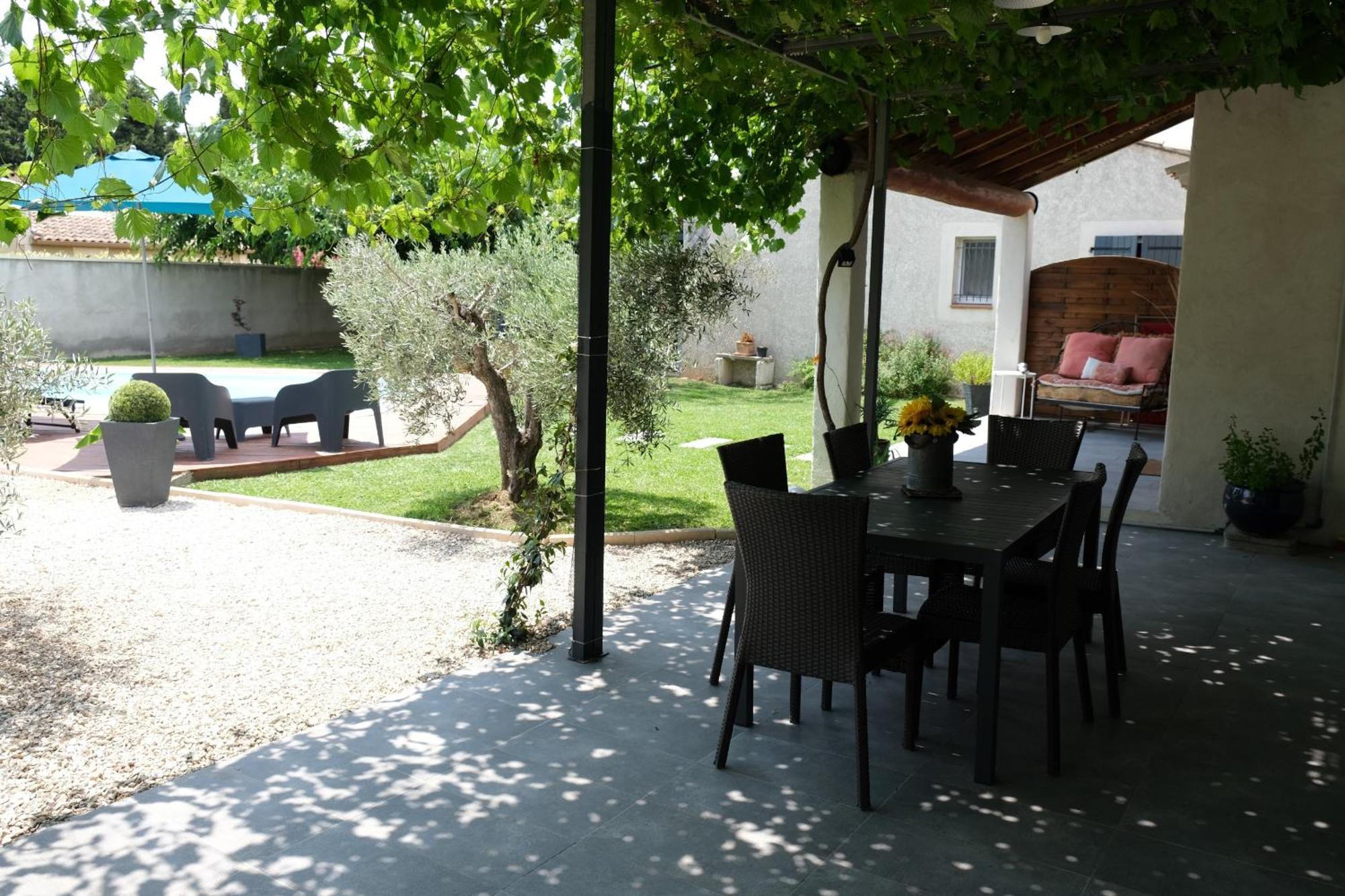 Très jolie location vacances climatisée, 6 personnes proche des Baux de Provence, située au coeur des Alpilles à Mouriès, LS1-312 Clarta Exterior foto